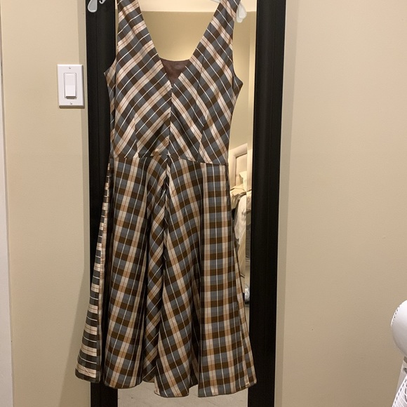 Formal silk dress with sequent diamond detail all the way down the front - Picture 3 of 6